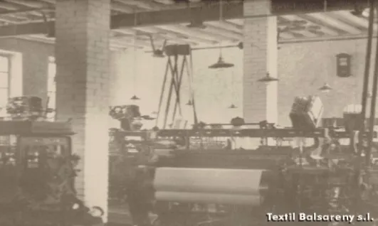 Interior de la fábrica de Tèxtil Balsareny en 1920, con los telares