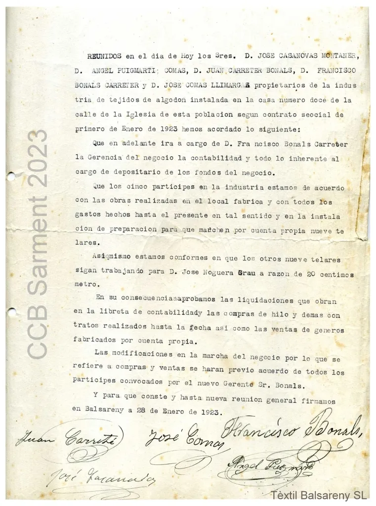 Documento mecanografiado de la escritura de 1923, con las firmas de los socios al pie